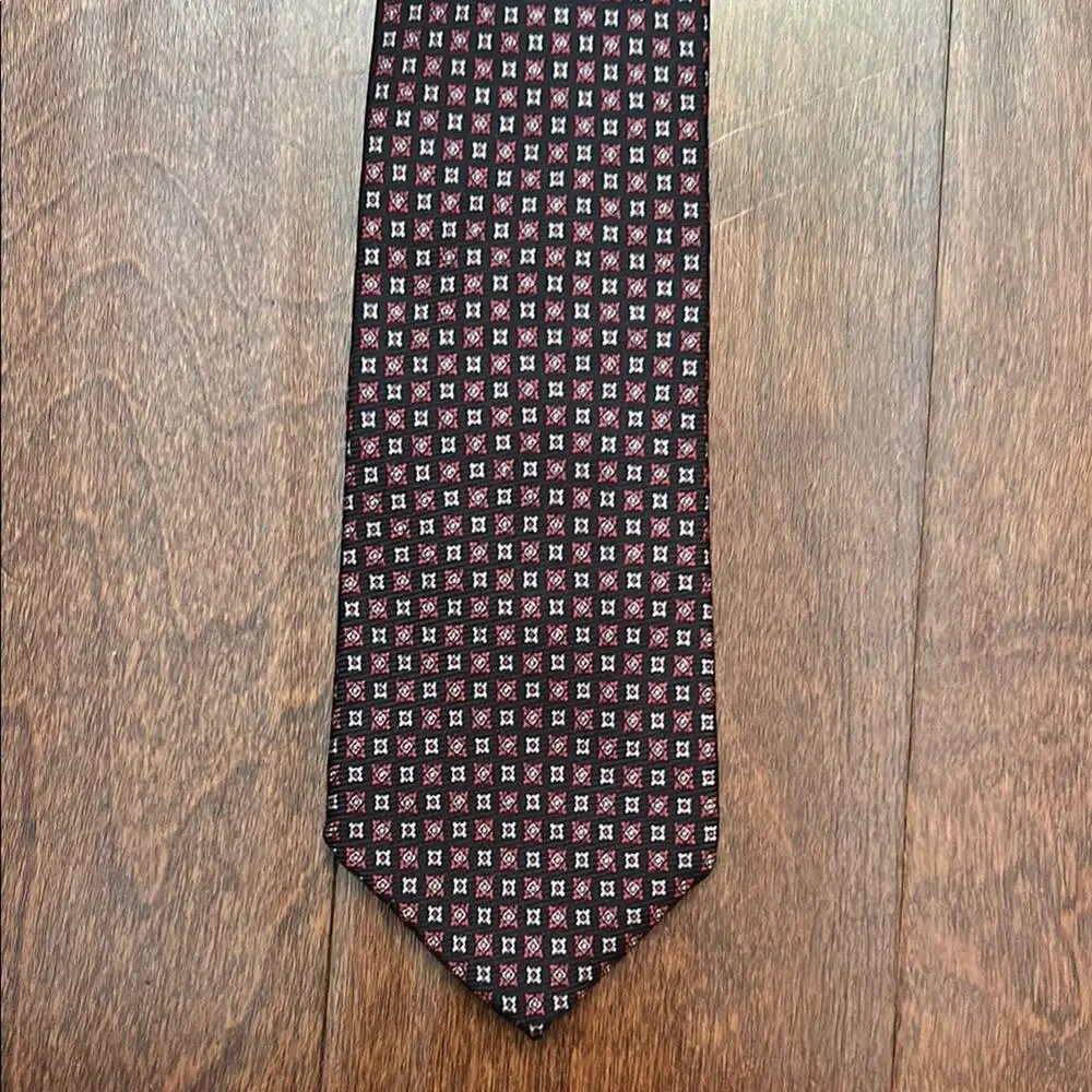Marcus, Neiman Marcus Sophisticated Black and Red Silk Tie